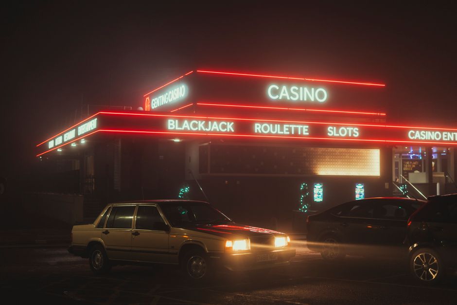 Slots, Poker, and the Real Math Behind iGaming Wins